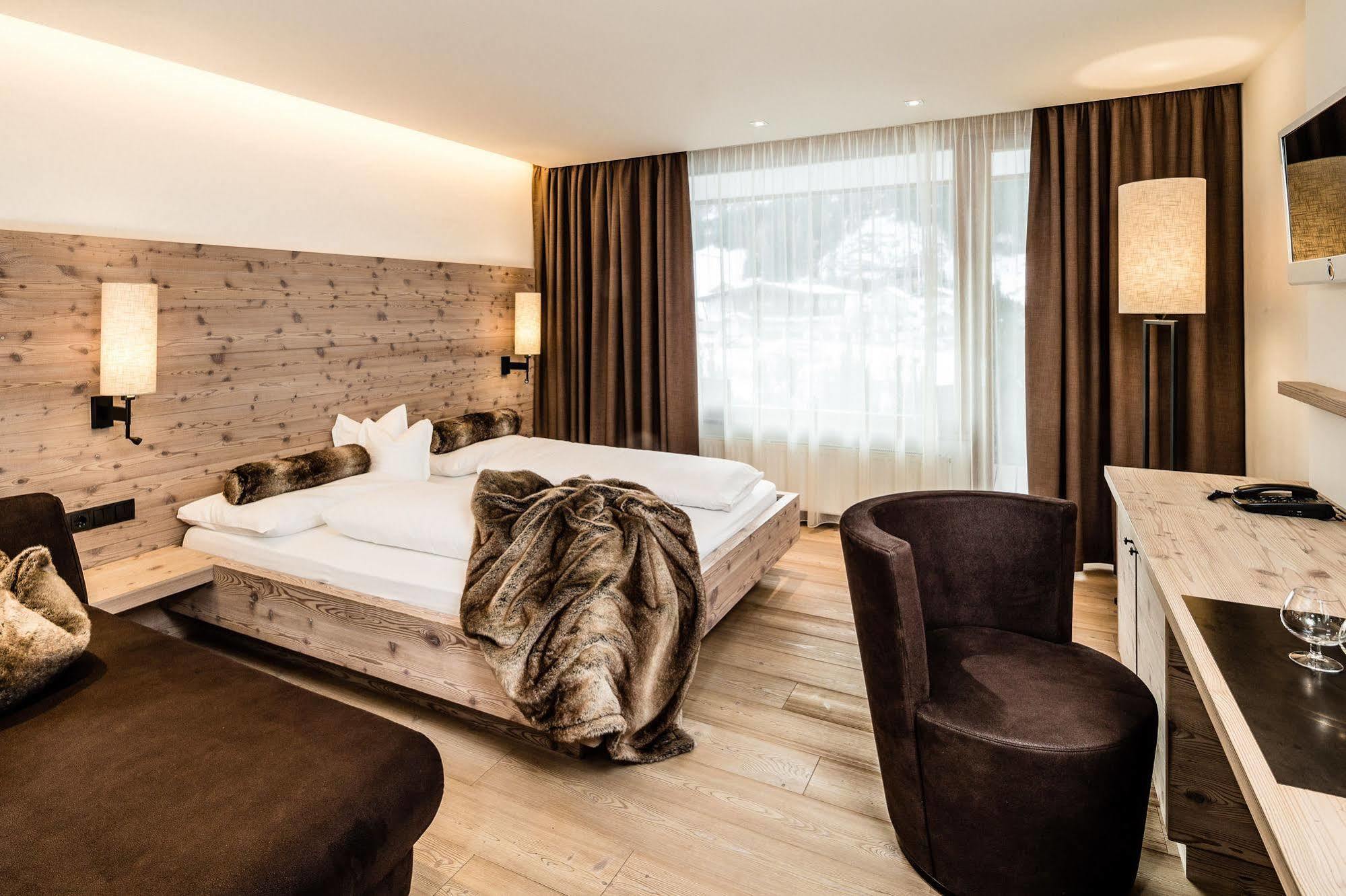 Arthotel Anterleghes - Gardenahotels Selva di Val Gardena Exteriör bild