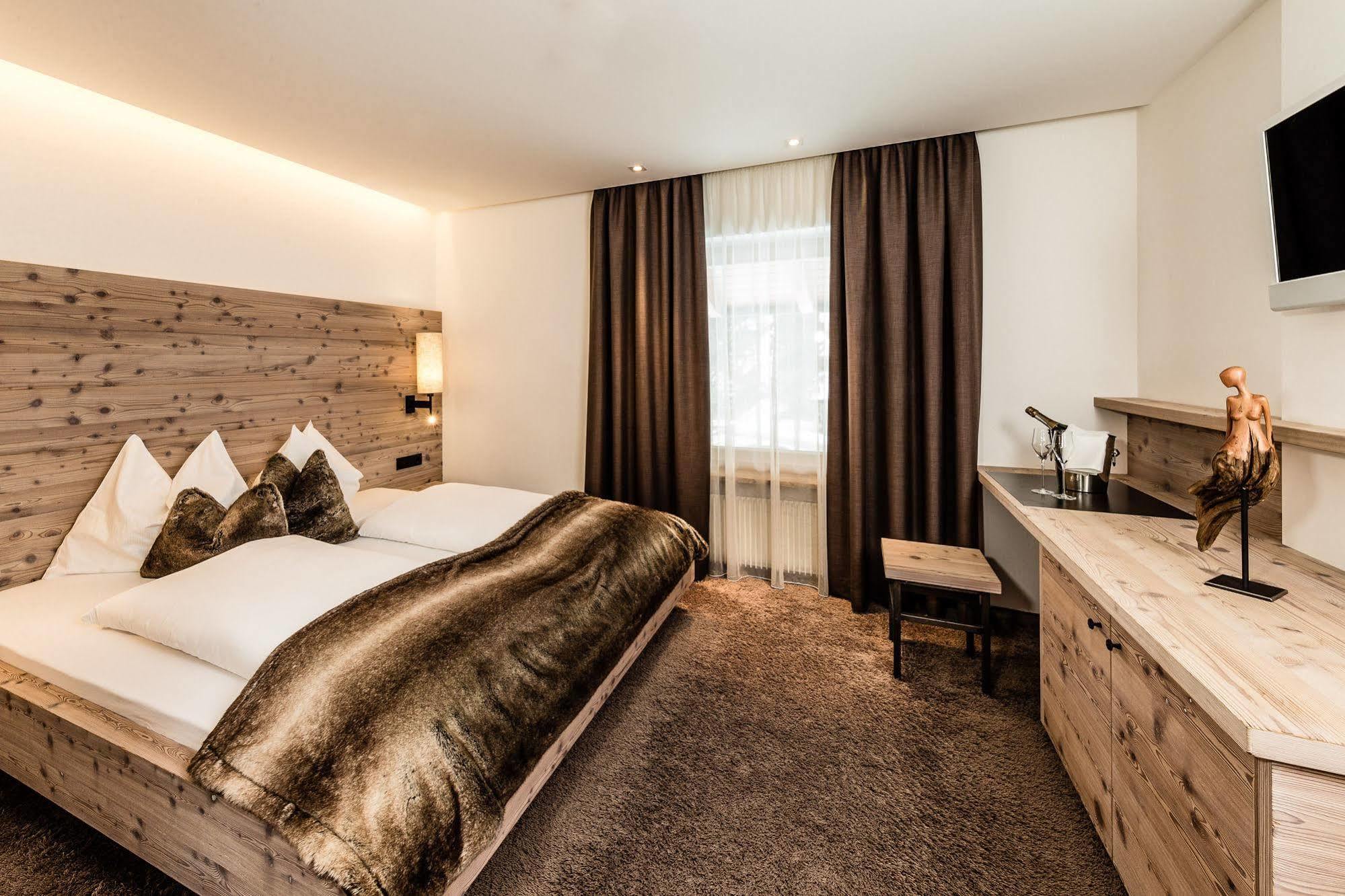 Arthotel Anterleghes - Gardenahotels Selva di Val Gardena Exteriör bild
