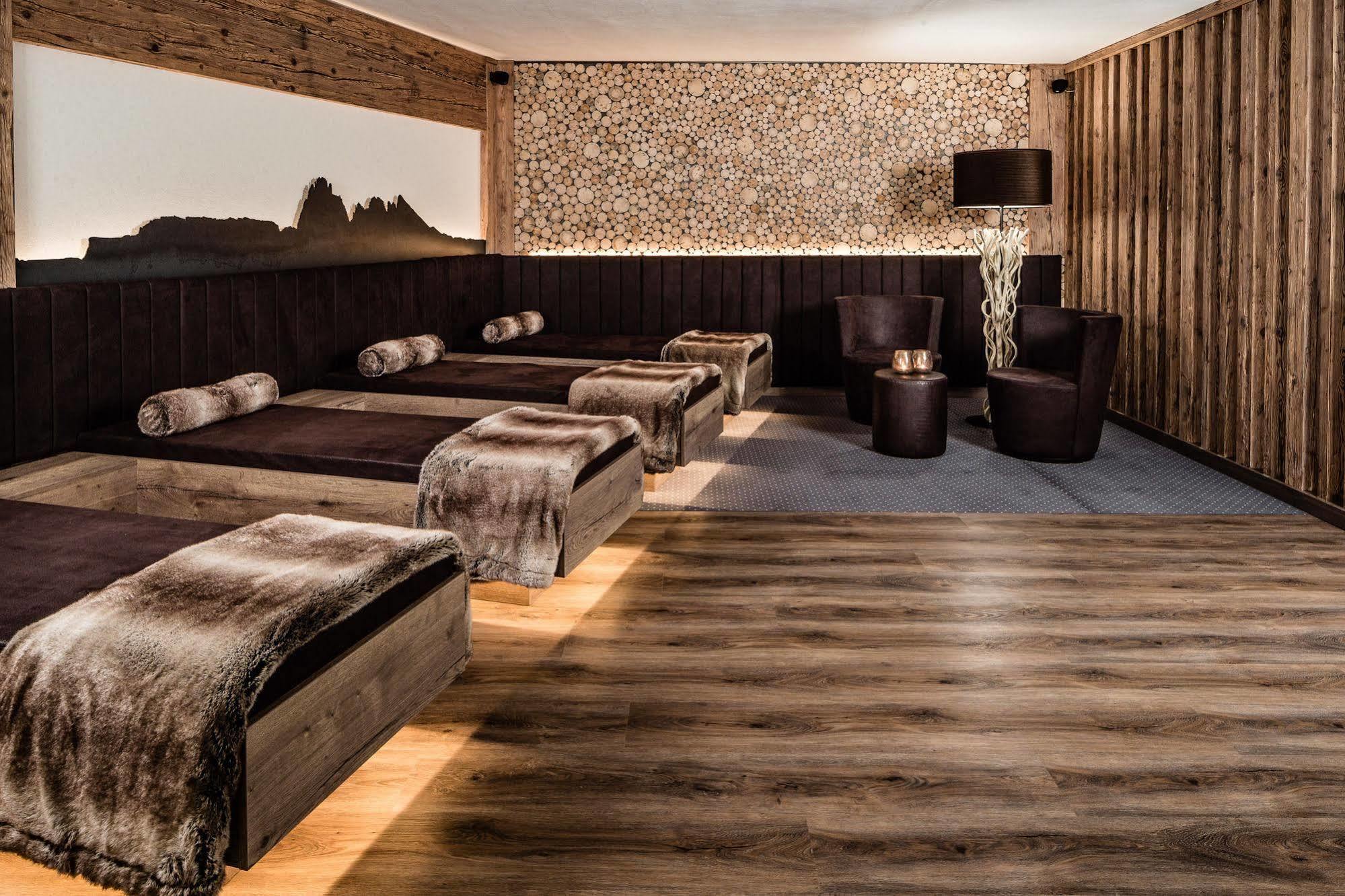 Arthotel Anterleghes - Gardenahotels Selva di Val Gardena Exteriör bild